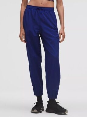 Lululemon License to Train Woven Mid Rise Jogger